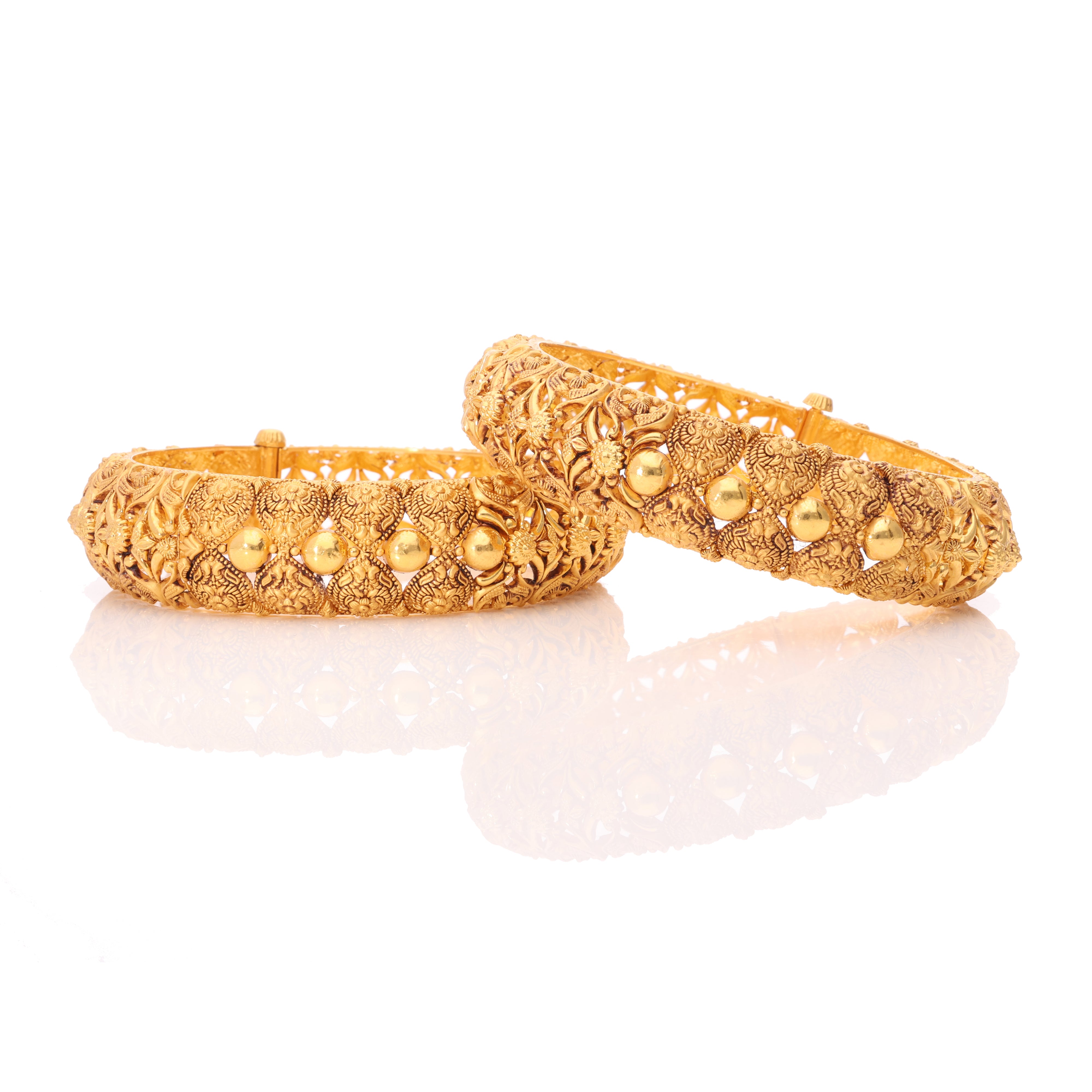 Zyvora Gold Bangle
