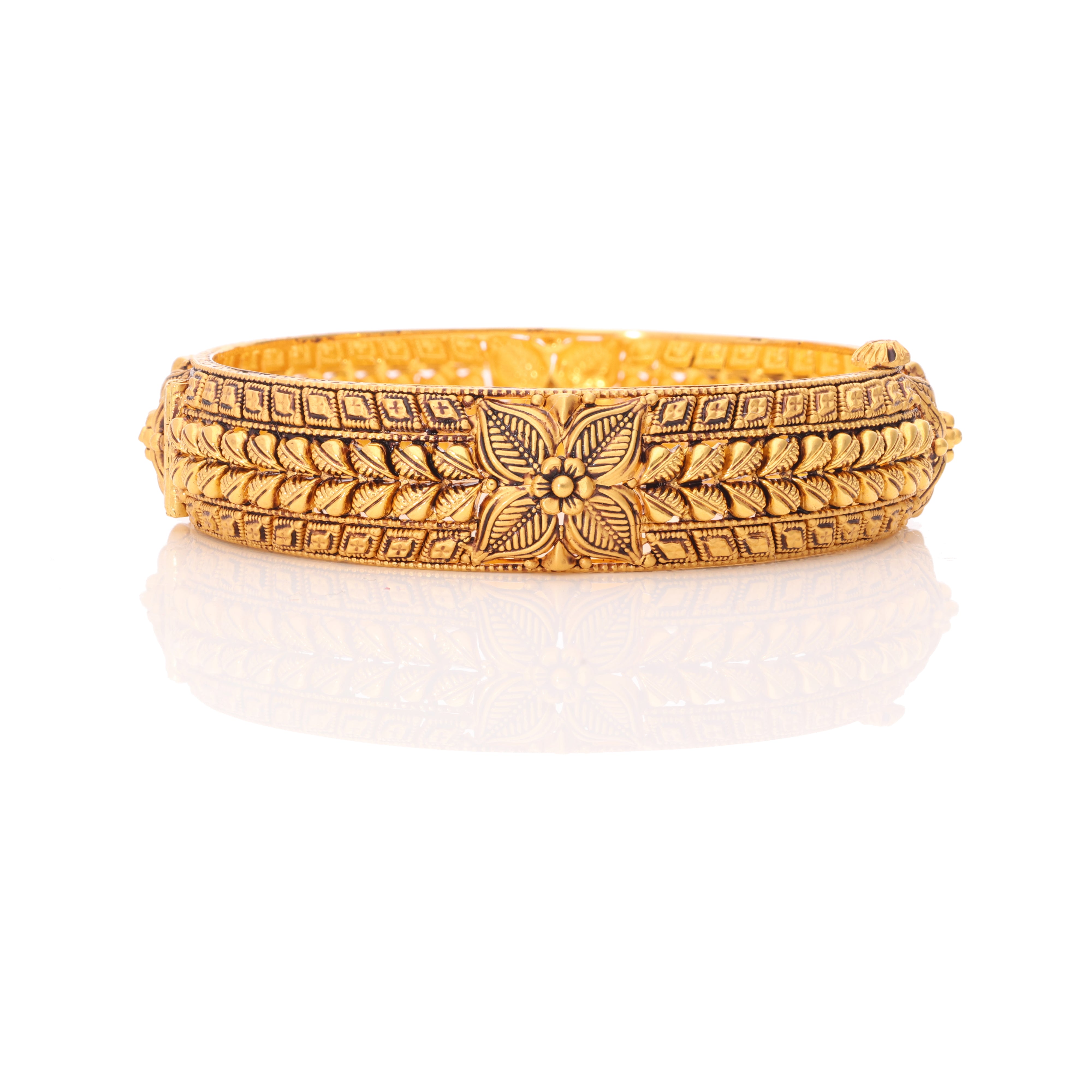 Liora Gold Bangle