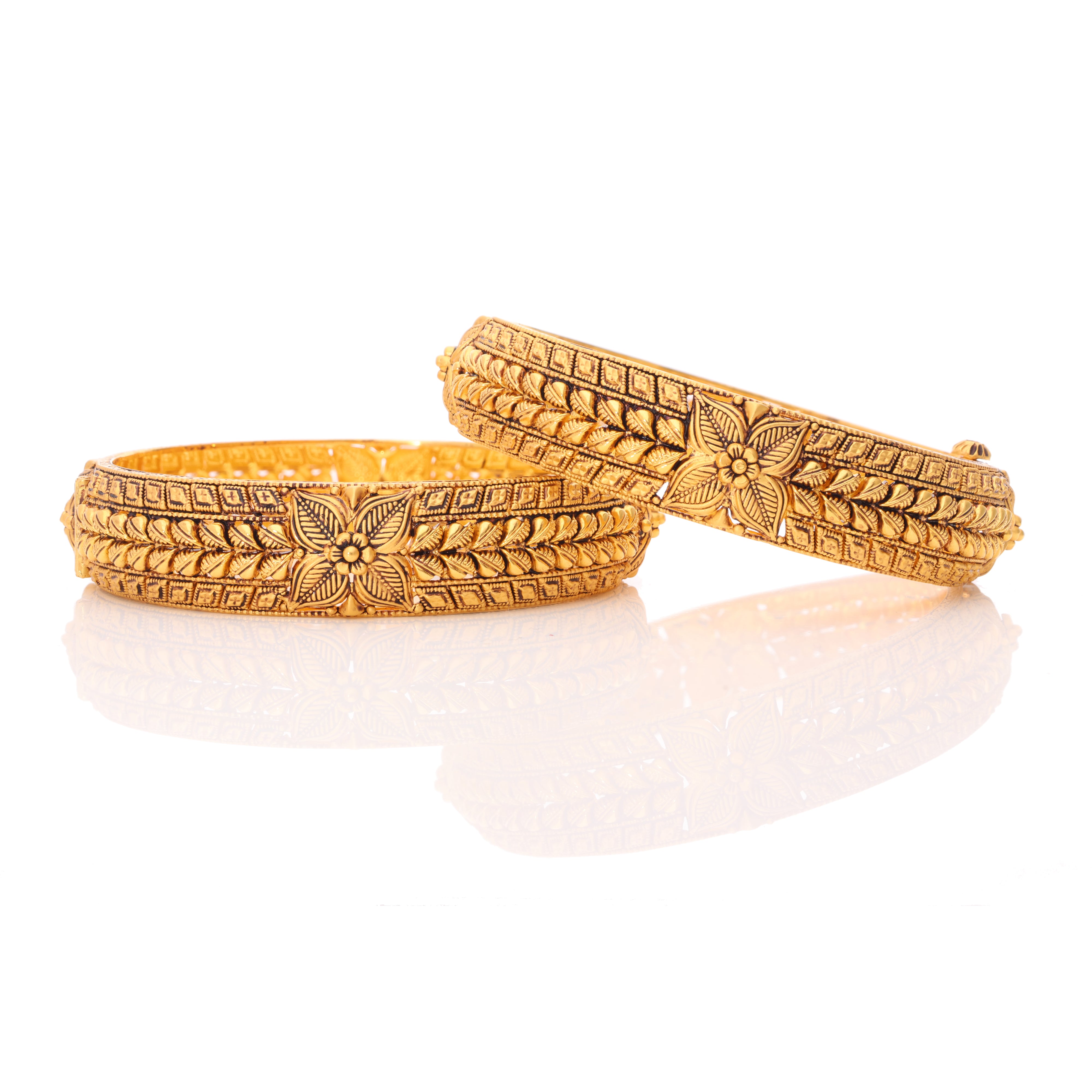 Liora Gold Bangle