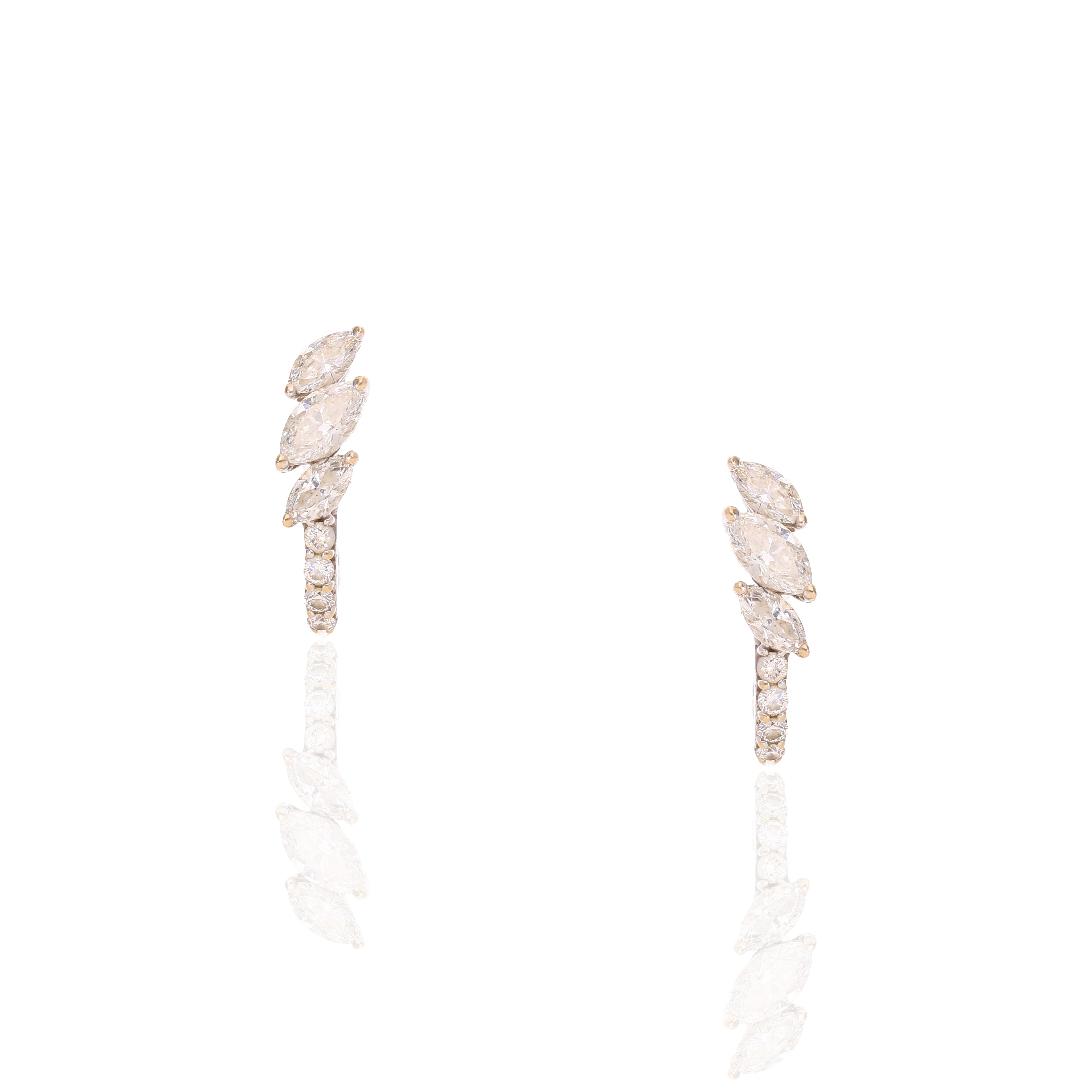 Minimal Curve Diamond Studs