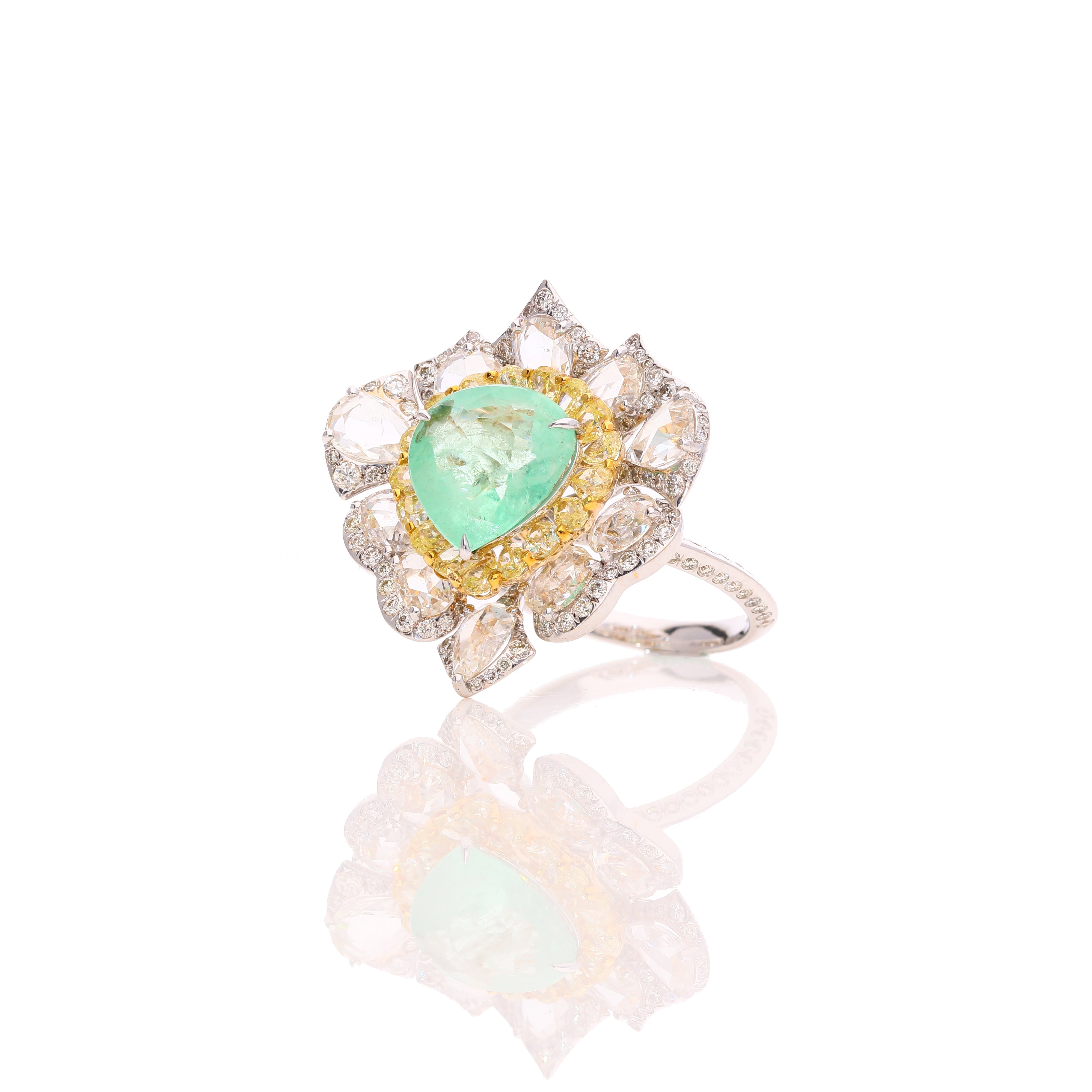 Royal Emerald Diamond Ring