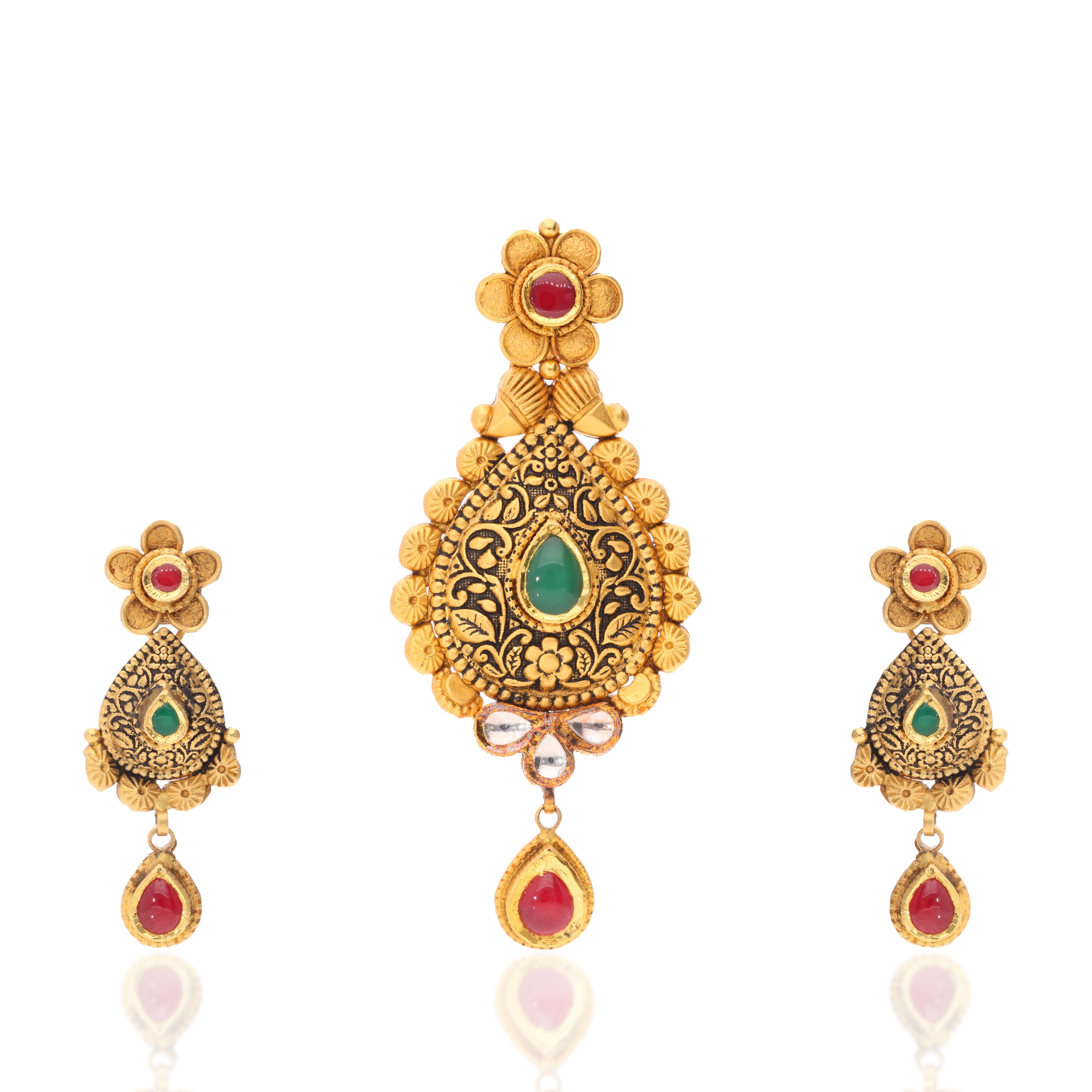 Mugdha Veil Gold Pendant Set