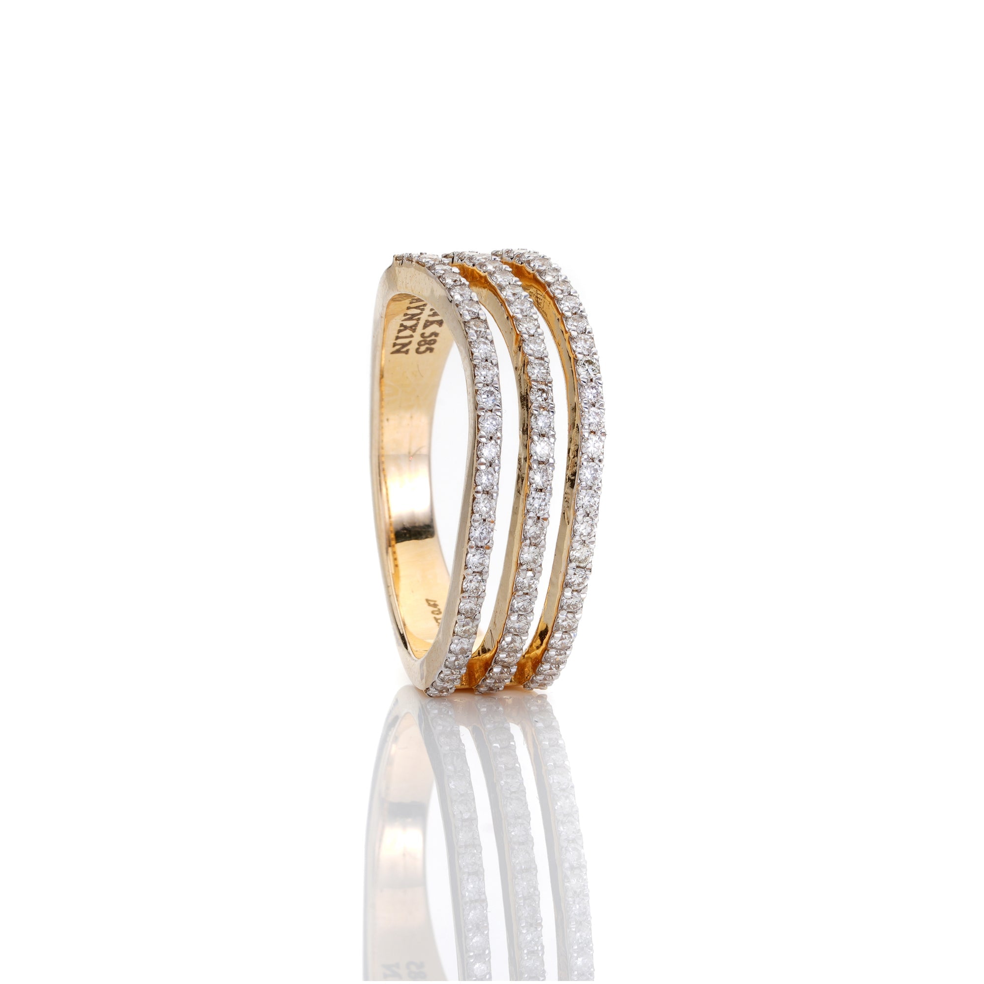 Modish Diamond Ring